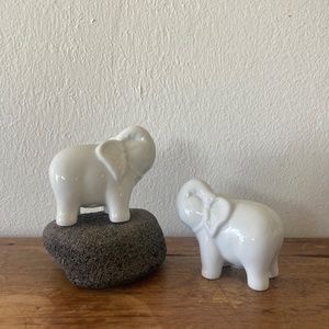 3/$10🌿 Ceramic Elephant Salt & Pepper Shakers